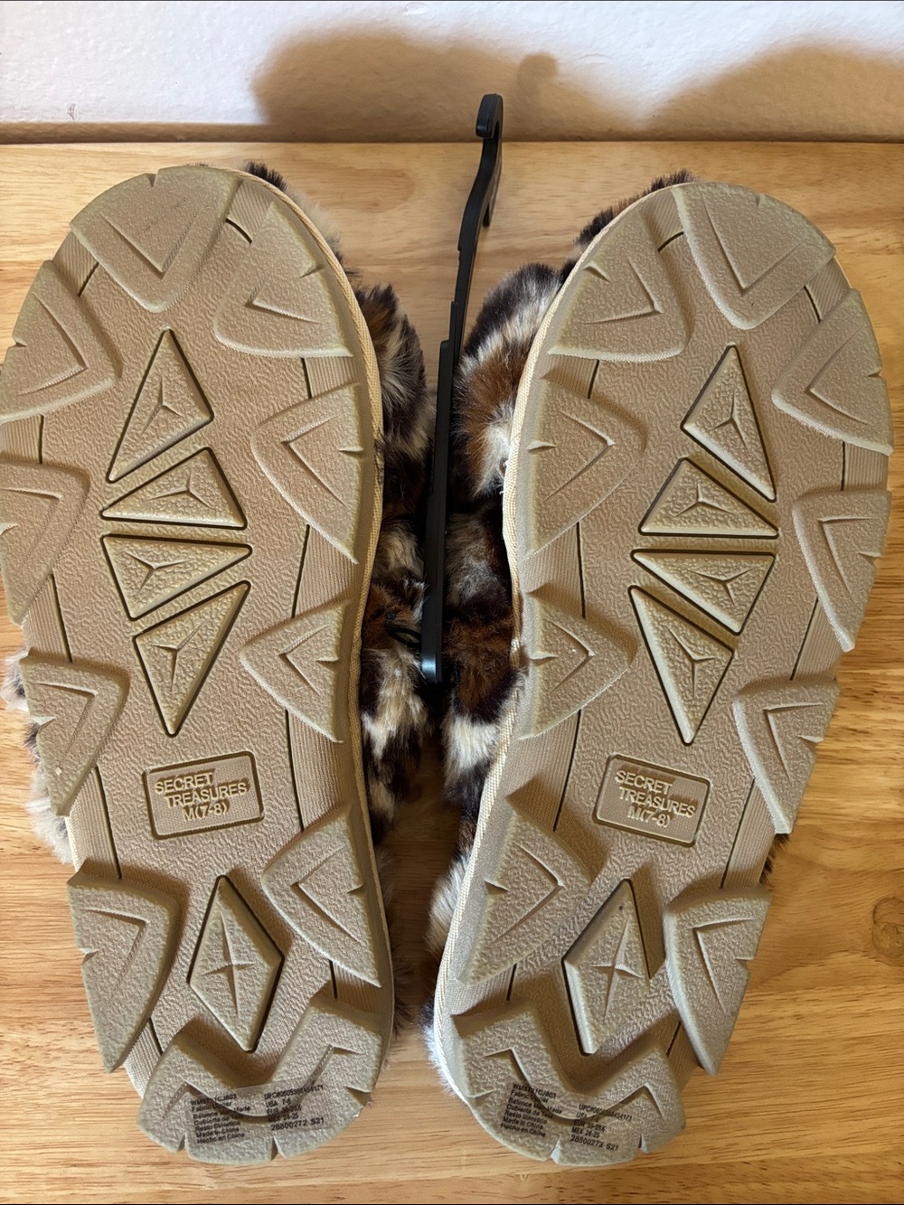 Woman’s Fluffy Leopard Print Slide Slippers Size 7/8 NWT - Picture 4 of 7